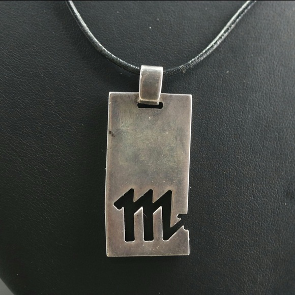 Gucci Silver Scorpio Pendant Necklace - Picture 4 of 8